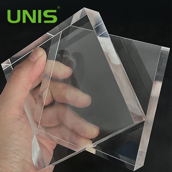 Folha de acrílico transparente com corte CNC