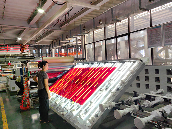Linha de produção de acrílico.12
