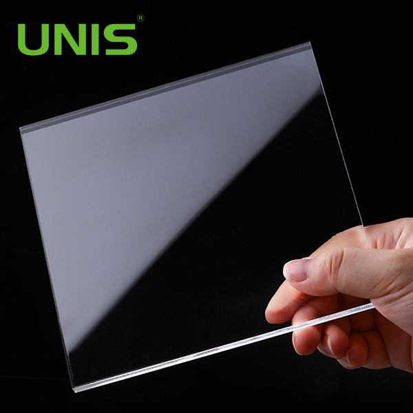 Acrílico vs. Plexiglass: Qual é a diferença real? Um guia abrangente para empresas