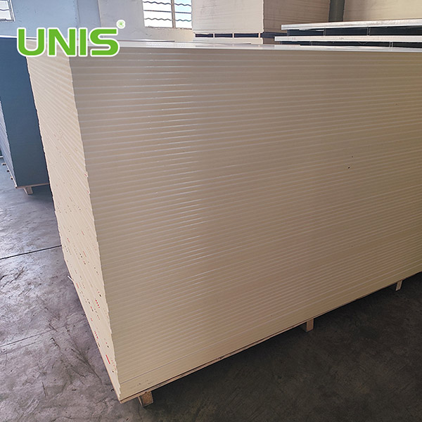 Placa de espuma coextrudada UNIS Pvc Wpc Placa de espuma com lamenato de PVC
